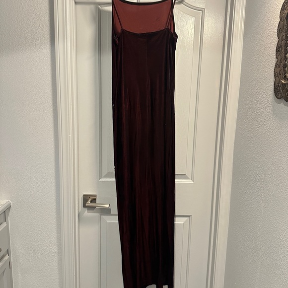 ✨ Scene Red & Black Velvet Beaded Formal Evening Gown – Size 11/12 ✨ - Picture 2 of 7